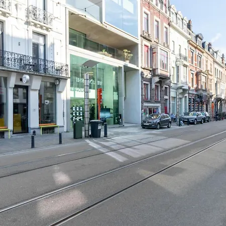 Bright, Spacious & Perfectly Located In The Heart Of Gand