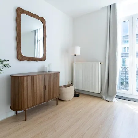 Bright, Spacious & Perfectly Located In The Heart Of Appartement Gand