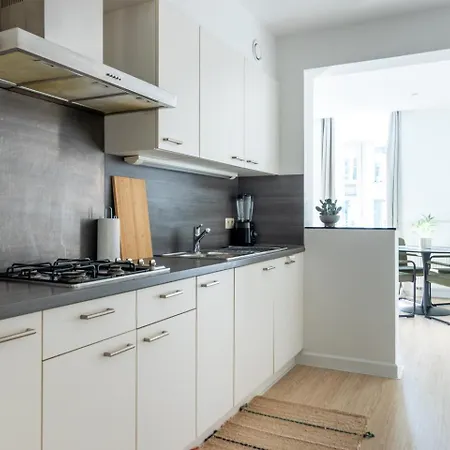 Apartment Bright, Spacious & Perfectly Located In The Heart Of
