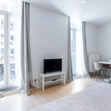 Bright, Spacious & Perfectly Located In The Heart Of Gand